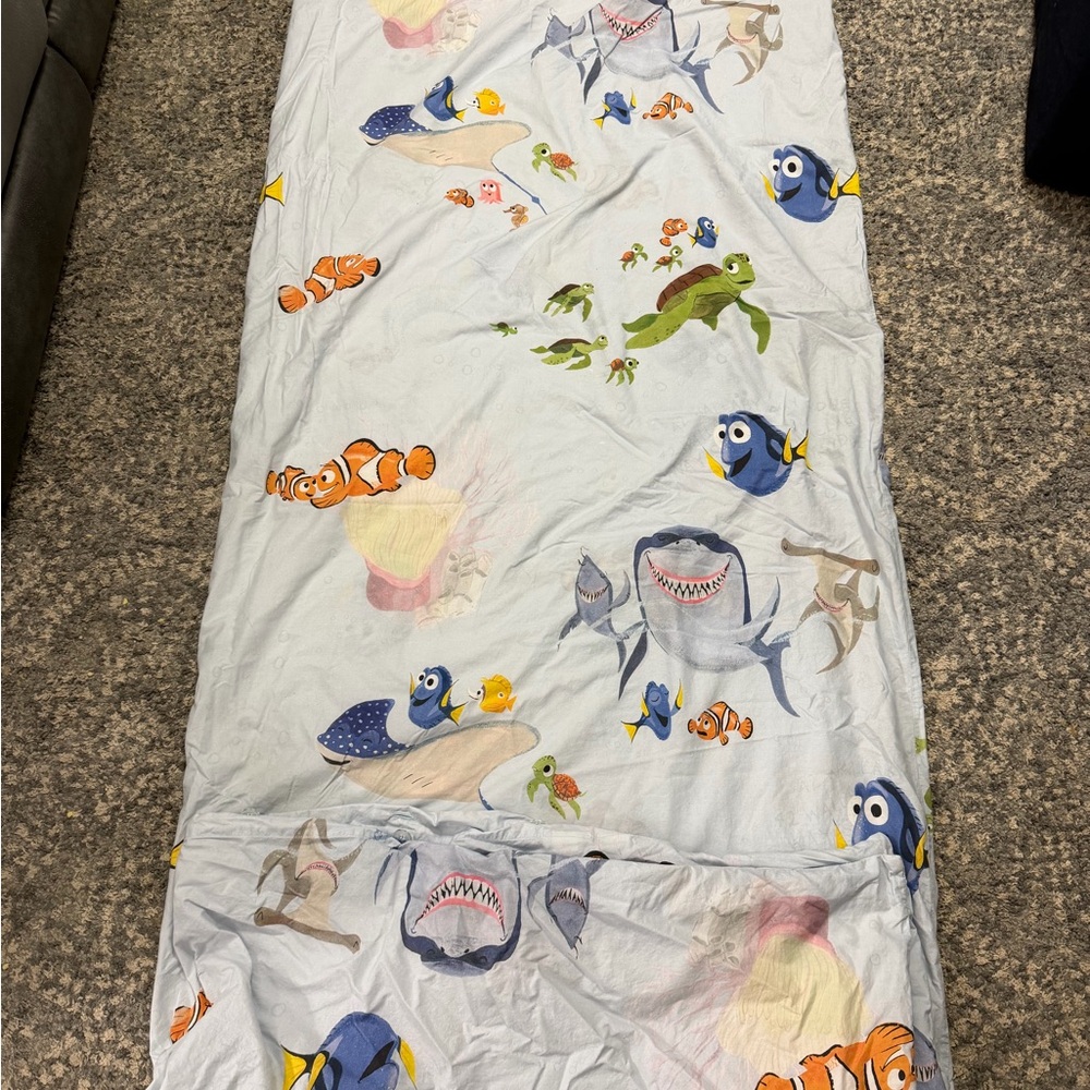 Pottery Barn Kids Twin Finding Nemo Duvet/ 1 pillow case /1 decorative pillow